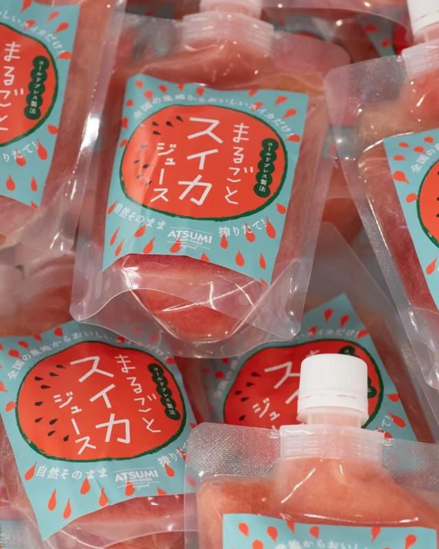 暑い日が続きます☀️  Yottecoでは、おやつにぴったりな冷たくて美味しいものをたくさん揃えています。
 写真1枚目は渥美フーズオリジナル商品「まるごとスイカジュース」の冷凍。 
自然そのまま、搾りたてのスイカの果汁を解凍させながらひんやり味わってください🍉  その他、バロックさんのジェラート各種や、Yottecoおすすめ冷凍フルーツジュースなど、24時間いつでもご購入いただけます。 
ぜひお試しくださいね。

#夏もYotteco
#24hours 
#無人販売 
#渥美半島
#渥美フーズ